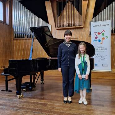 Lea Pfeifer am Klavier bei „Prima la Musica“